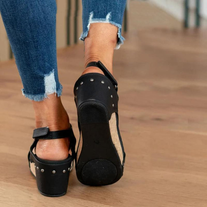 Step into Supportive Sandals – Stylish and Reliable for Everyday Wear