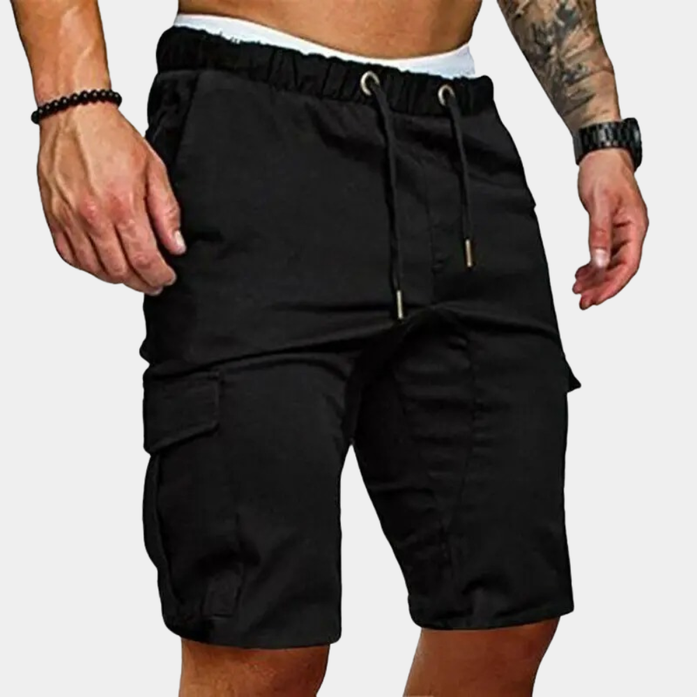 Zwarte cargo herenshorts met elastische tailleband, trekkoord en zijzakken. Ideaal voor casual zomeroutfits en outdoor activiteiten.