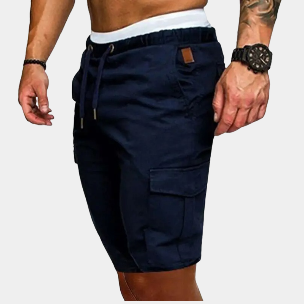Donkerblauwe cargo herenshorts met zakken, elastische tailleband en trekkoord. Ideaal voor casual zomeroutfits. Comfortabele en stijlvolle pasvorm.