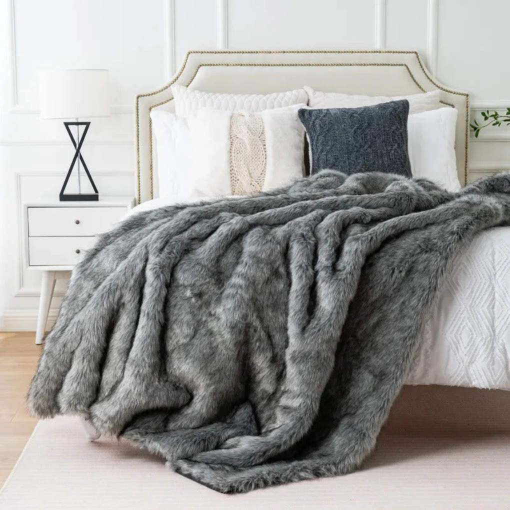 Faux Fur Blanket – Cozy Flair & Elegant Accent